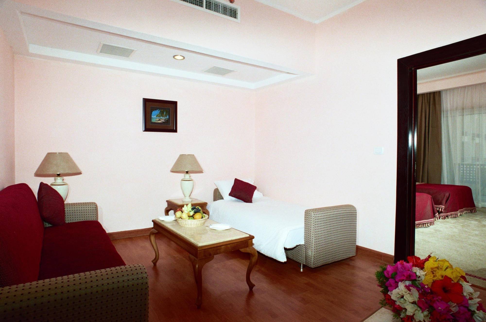 Golden 5 Sapphire Suites Hotel Hurghada Exteriör bild
